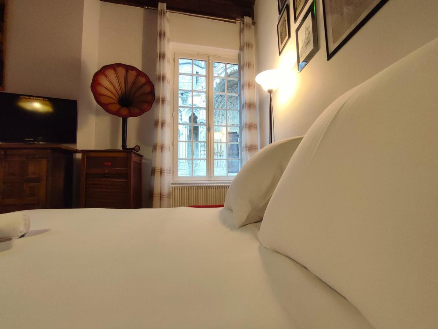 Le Gite De La Cathedrale Apartment Chartres Bagian luar foto