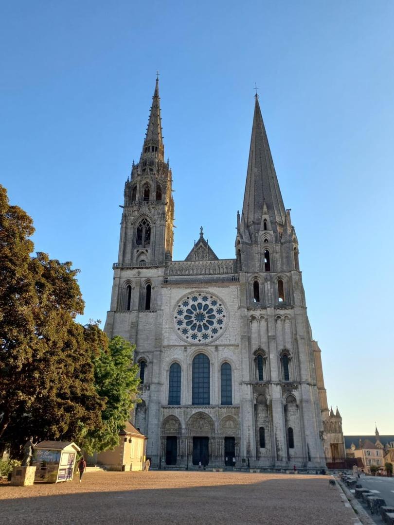 Le Gite De La Cathedrale Apartment Chartres Bagian luar foto